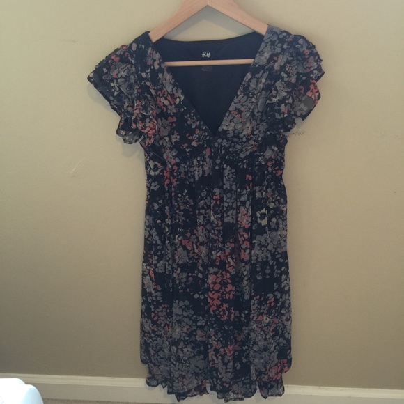 Fun H&M flirty floral dress - Picture 1 of 5